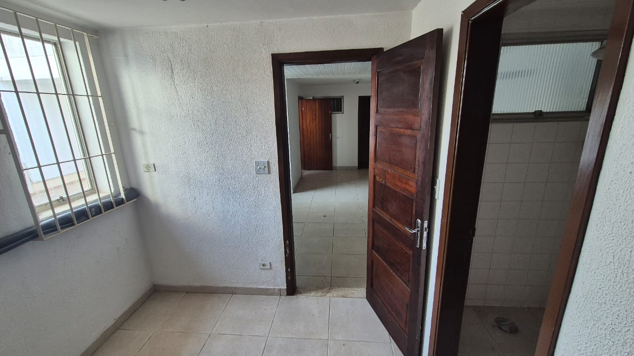 CASA À VENDA NO MELHOR BOLSÃO DA GRANJA VIANA – AO LADO DO COLÉGIO RIO BRANCO