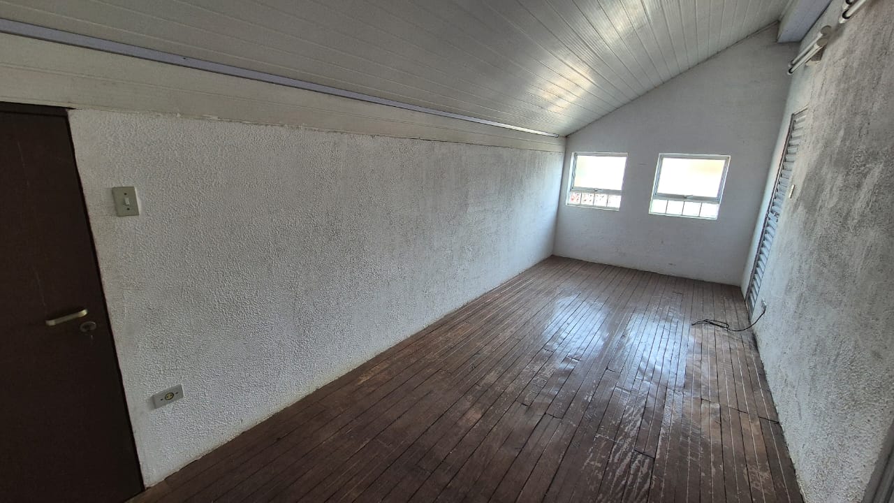 CASA À VENDA NO MELHOR BOLSÃO DA GRANJA VIANA – AO LADO DO COLÉGIO RIO BRANCO