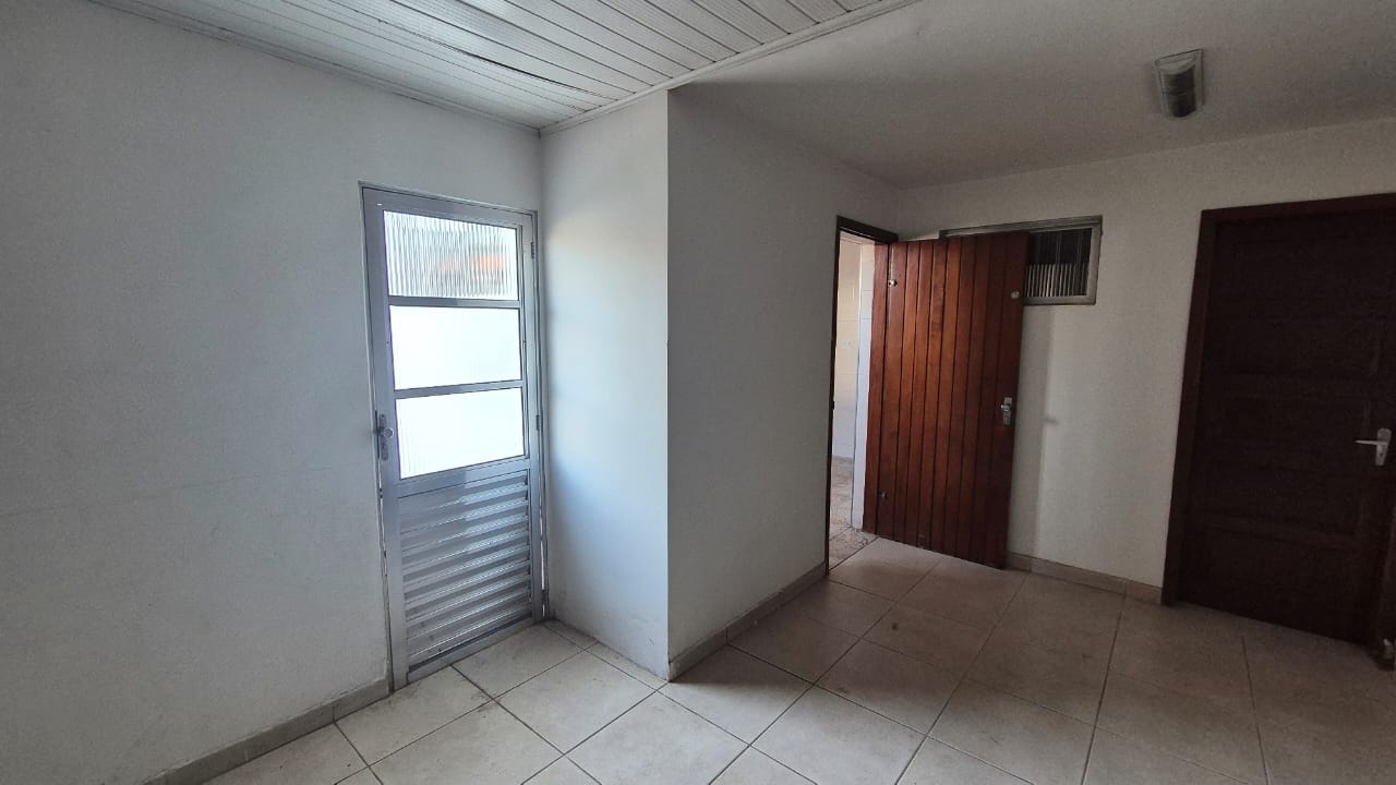 CASA À VENDA NO MELHOR BOLSÃO DA GRANJA VIANA – AO LADO DO COLÉGIO RIO BRANCO