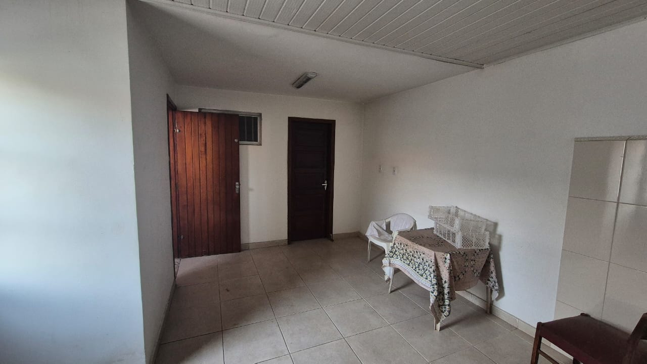 CASA À VENDA NO MELHOR BOLSÃO DA GRANJA VIANA – AO LADO DO COLÉGIO RIO BRANCO