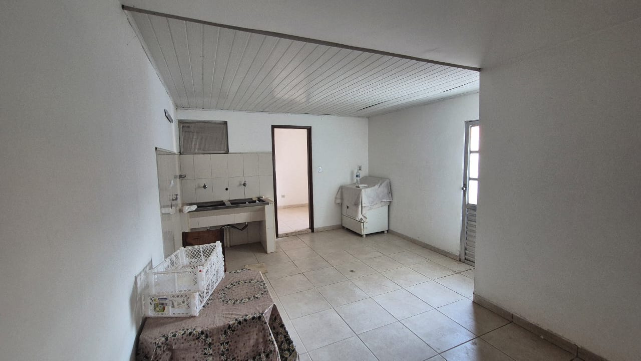 CASA À VENDA NO MELHOR BOLSÃO DA GRANJA VIANA – AO LADO DO COLÉGIO RIO BRANCO