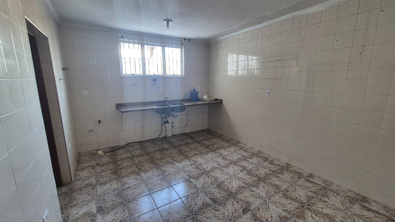 CASA À VENDA NO MELHOR BOLSÃO DA GRANJA VIANA – AO LADO DO COLÉGIO RIO BRANCO
