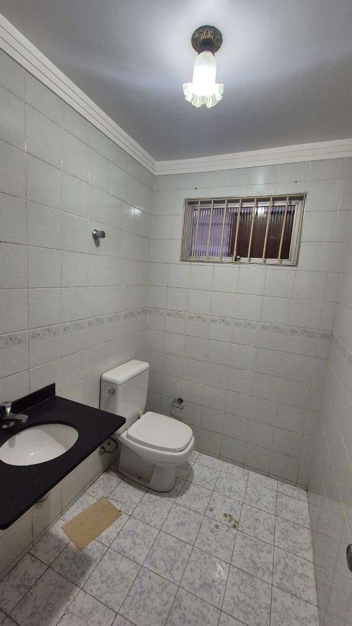 CASA À VENDA NO MELHOR BOLSÃO DA GRANJA VIANA – AO LADO DO COLÉGIO RIO BRANCO