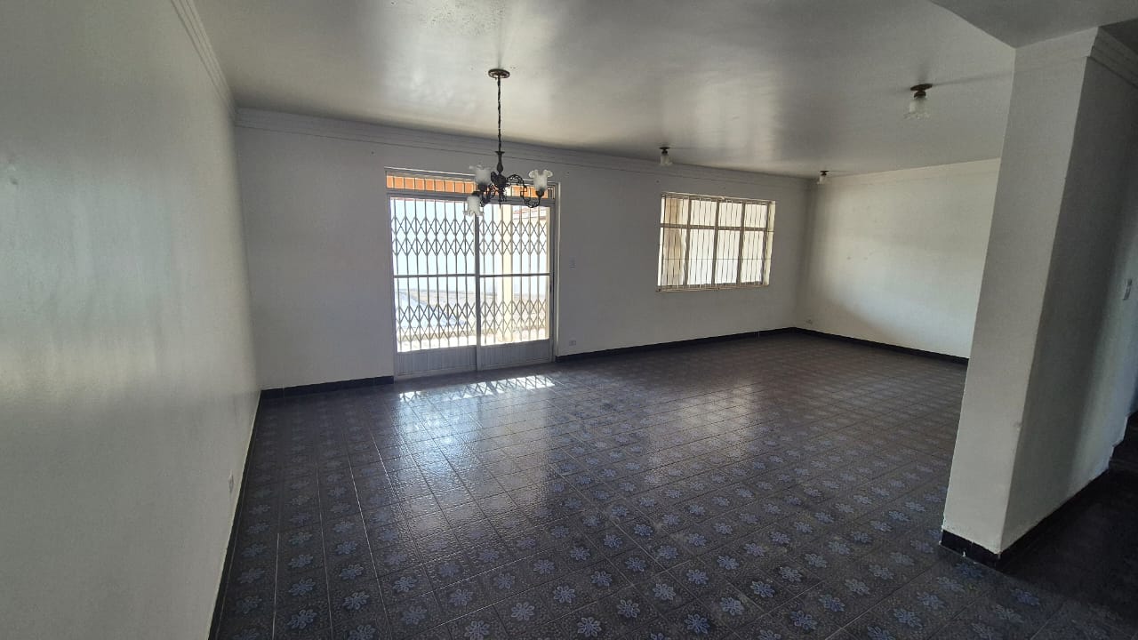 CASA À VENDA NO MELHOR BOLSÃO DA GRANJA VIANA – AO LADO DO COLÉGIO RIO BRANCO