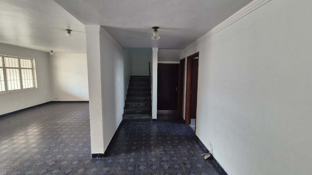 CASA À VENDA NO MELHOR BOLSÃO DA GRANJA VIANA – AO LADO DO COLÉGIO RIO BRANCO