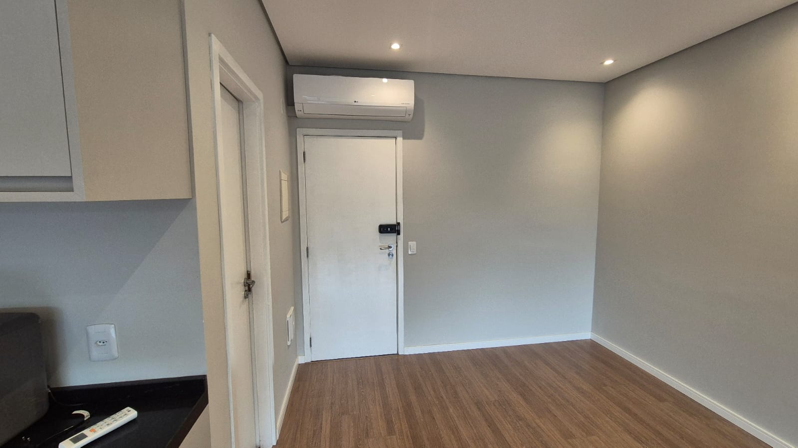 SALA COMERCIAL PARA LOCAÇÃO – AO LADO DO SHOPPING GRANJA VIANA