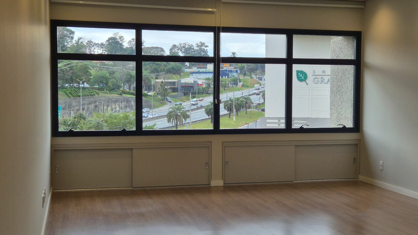 SALA COMERCIAL PARA LOCAÇÃO – AO LADO DO SHOPPING GRANJA VIANA