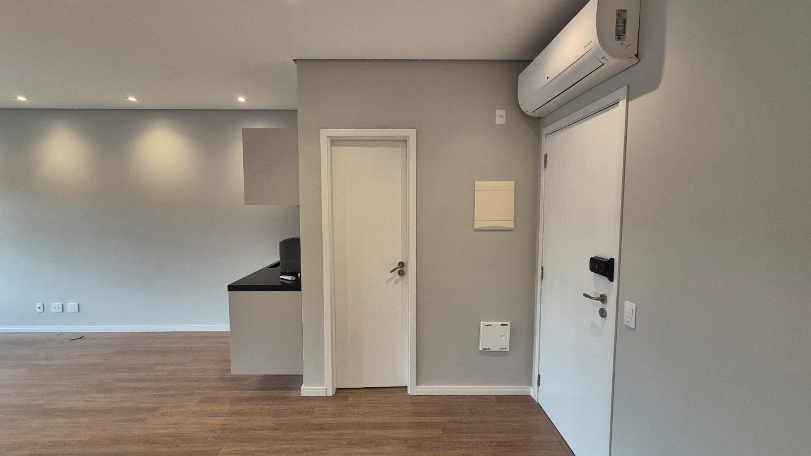 SALA COMERCIAL PARA LOCAÇÃO – AO LADO DO SHOPPING GRANJA VIANA