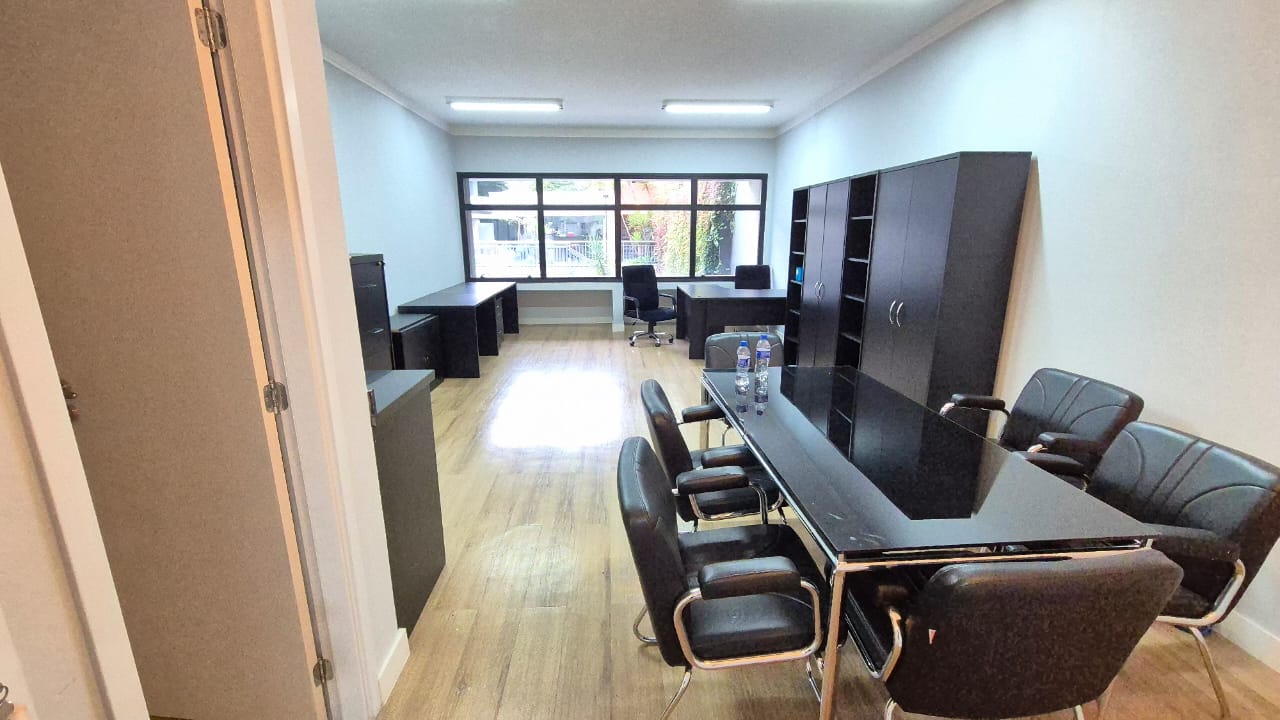 SALA COMERCIAL MOBILIADA PARA LOCAÇÃO – 42 M² NO 1º ANDAR – GRANJA VIANA