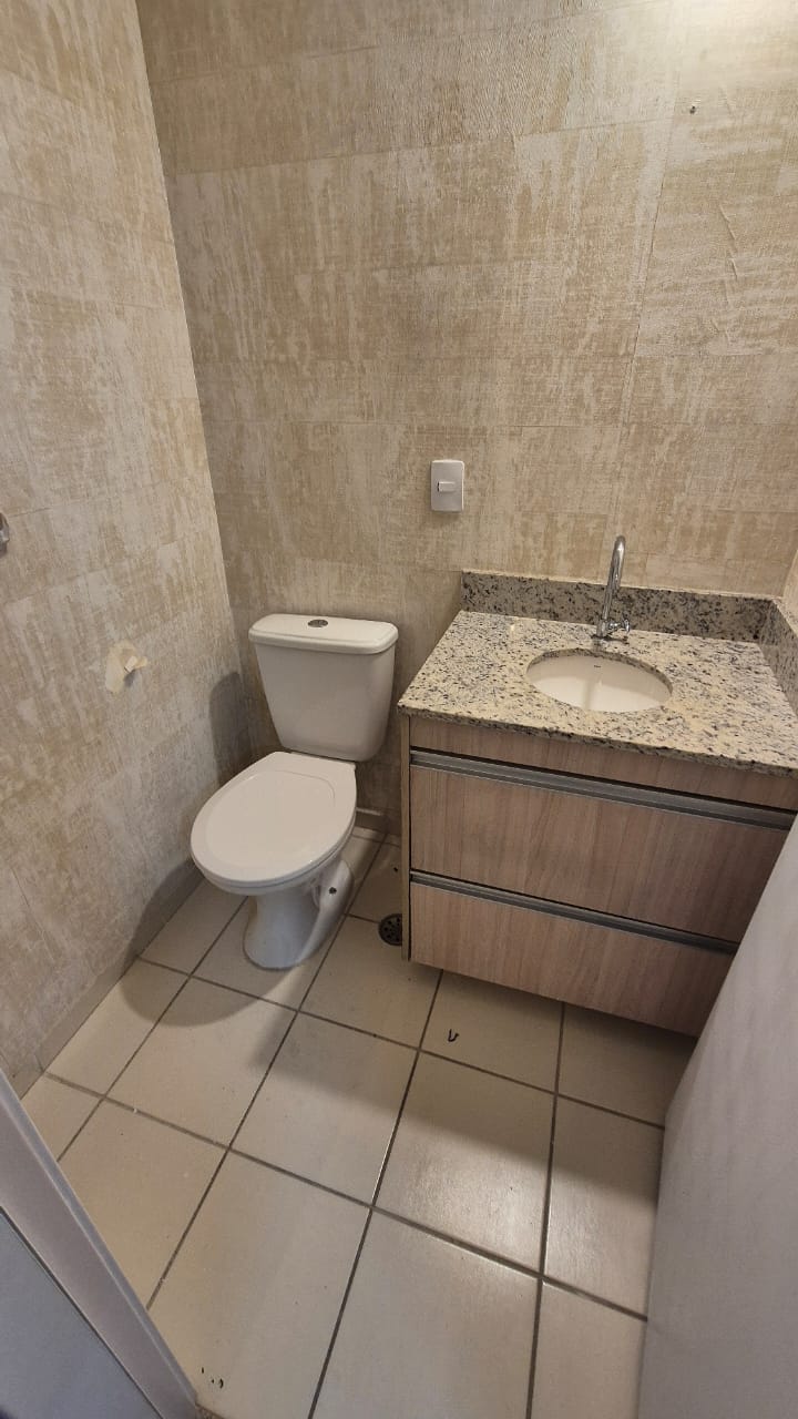 SALA COMERCIAL MOBILIADA PARA LOCAÇÃO – 42 M² NO 1º ANDAR – GRANJA VIANA
