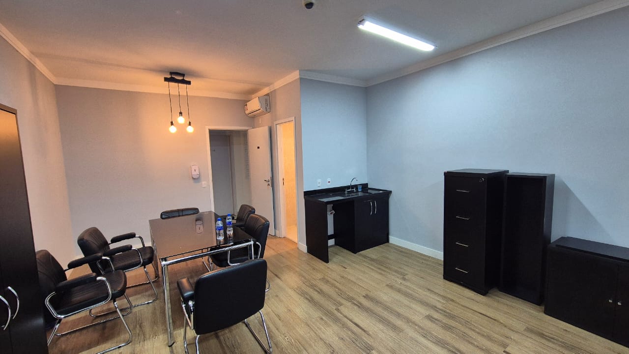 SALA COMERCIAL MOBILIADA PARA LOCAÇÃO – 42 M² NO 1º ANDAR – GRANJA VIANA