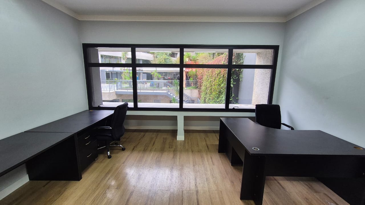 SALA COMERCIAL MOBILIADA PARA LOCAÇÃO – 42 M² NO 1º ANDAR – GRANJA VIANA
