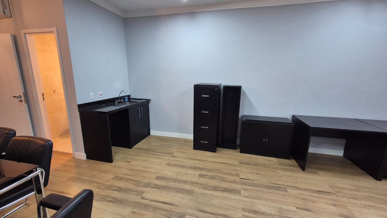 SALA COMERCIAL MOBILIADA PARA LOCAÇÃO – 42 M² NO 1º ANDAR – GRANJA VIANA