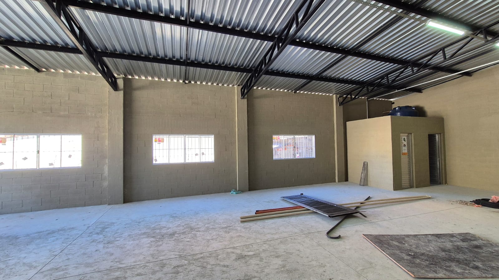 GALPÃO NOVO - COMERCIAL/INDUSTRIAL À VENDA OU PARA LOCAÇÃO – 380 M² – COTIA/SP