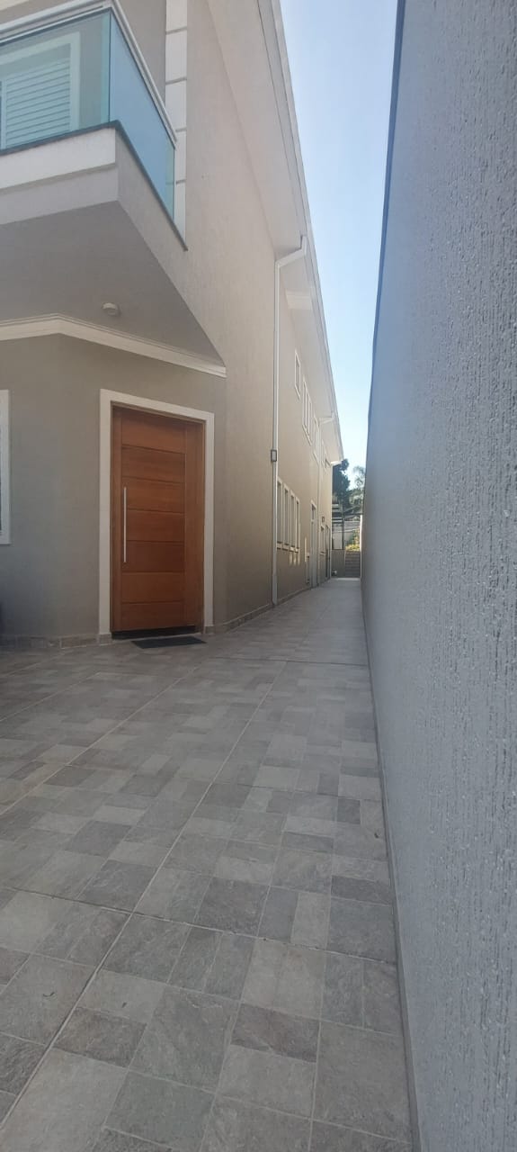 SOBRADO MODERNO 3 SUÍTES - NA GRANJA VIANA COM ENERGIA SOLAR