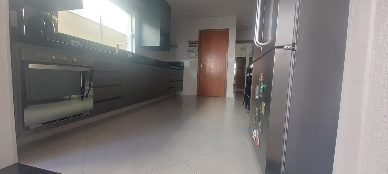 SOBRADO MODERNO 3 SUÍTES - NA GRANJA VIANA COM ENERGIA SOLAR