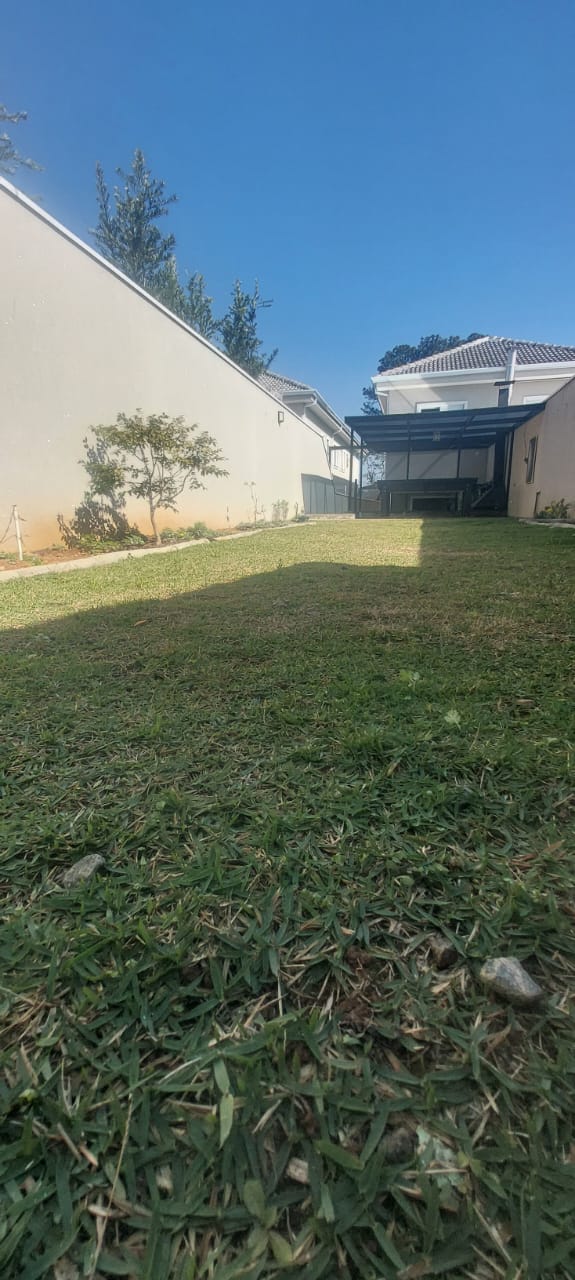 SOBRADO MODERNO 3 SUÍTES - NA GRANJA VIANA COM ENERGIA SOLAR