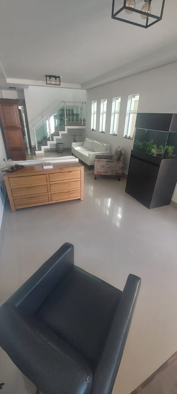 SOBRADO MODERNO 3 SUÍTES - NA GRANJA VIANA COM ENERGIA SOLAR