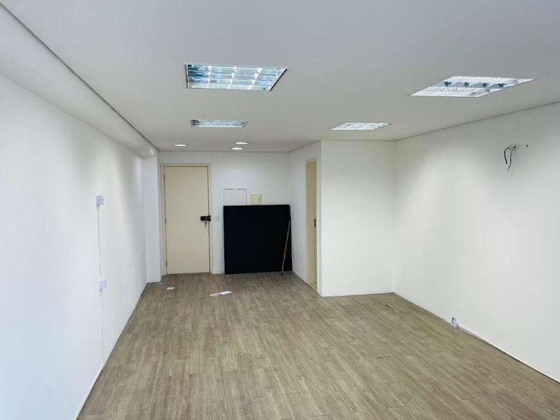  Sala comercial para VENDA, pronta ocupação. 1 vaga na garagem