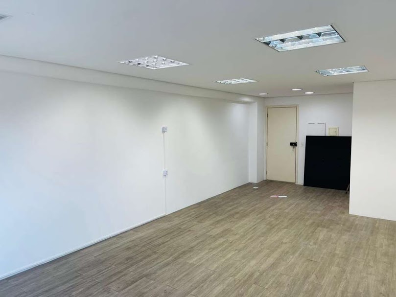  Sala comercial para VENDA, pronta ocupação. 1 vaga na garagem