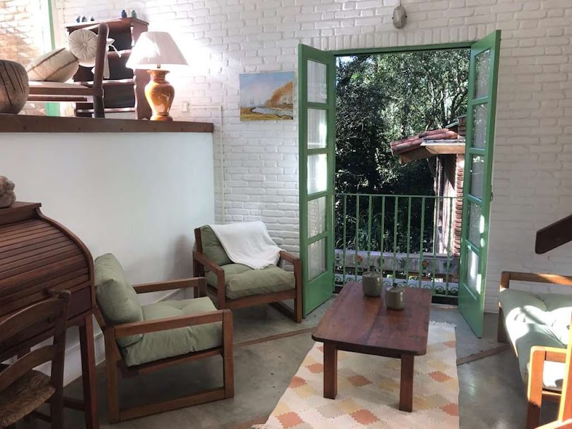 OPORTUNIDADE! Arquitetura autoral com forte pegada ecológica! ÚNICA e ESPECIAL!