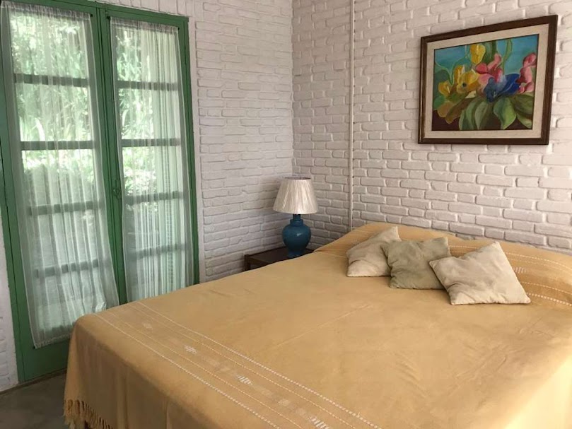 OPORTUNIDADE! Arquitetura autoral com forte pegada ecológica! ÚNICA e ESPECIAL!