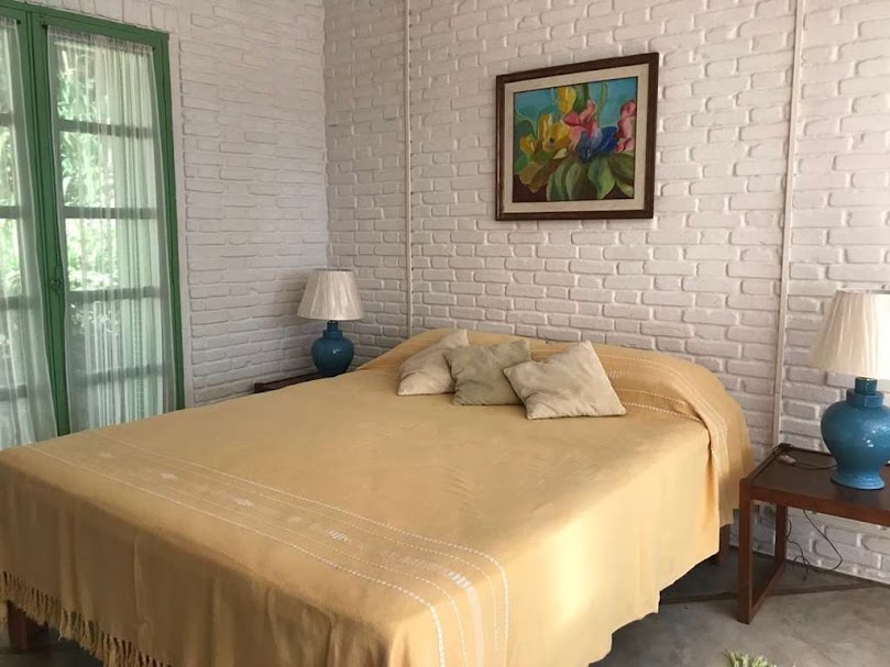 OPORTUNIDADE! Arquitetura autoral com forte pegada ecológica! ÚNICA e ESPECIAL!