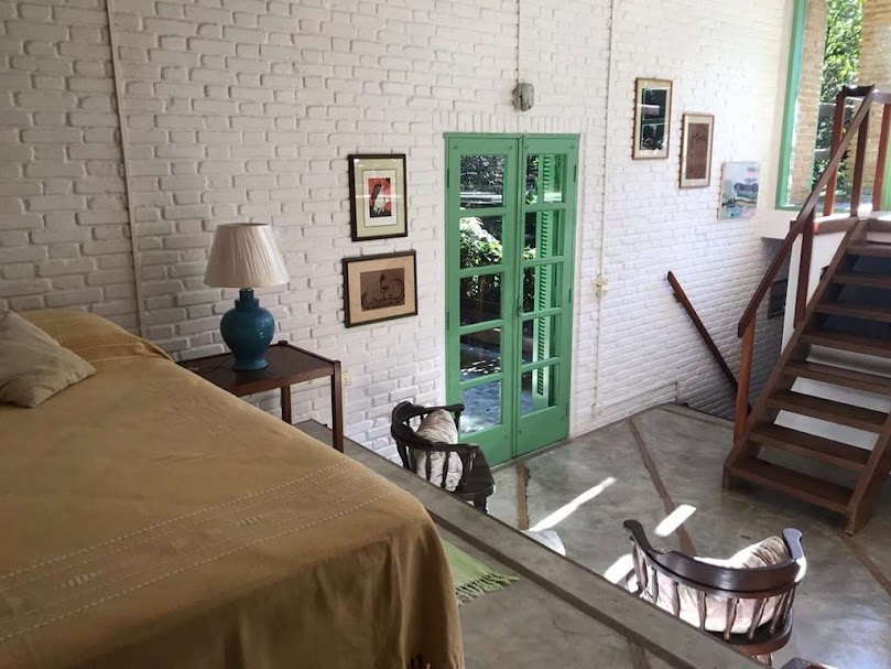 OPORTUNIDADE! Arquitetura autoral com forte pegada ecológica! ÚNICA e ESPECIAL!