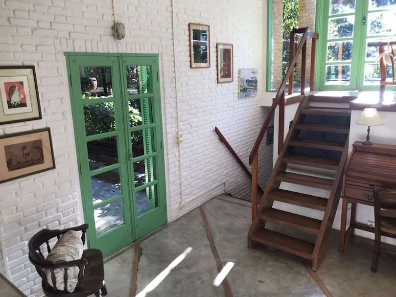 OPORTUNIDADE! Arquitetura autoral com forte pegada ecológica! ÚNICA e ESPECIAL!