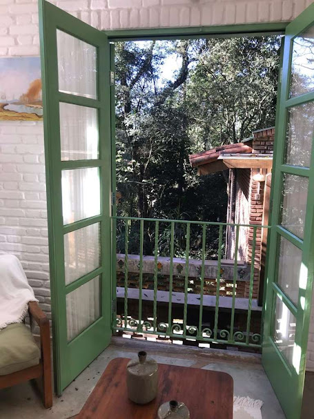 OPORTUNIDADE! Arquitetura autoral com forte pegada ecológica! ÚNICA e ESPECIAL!