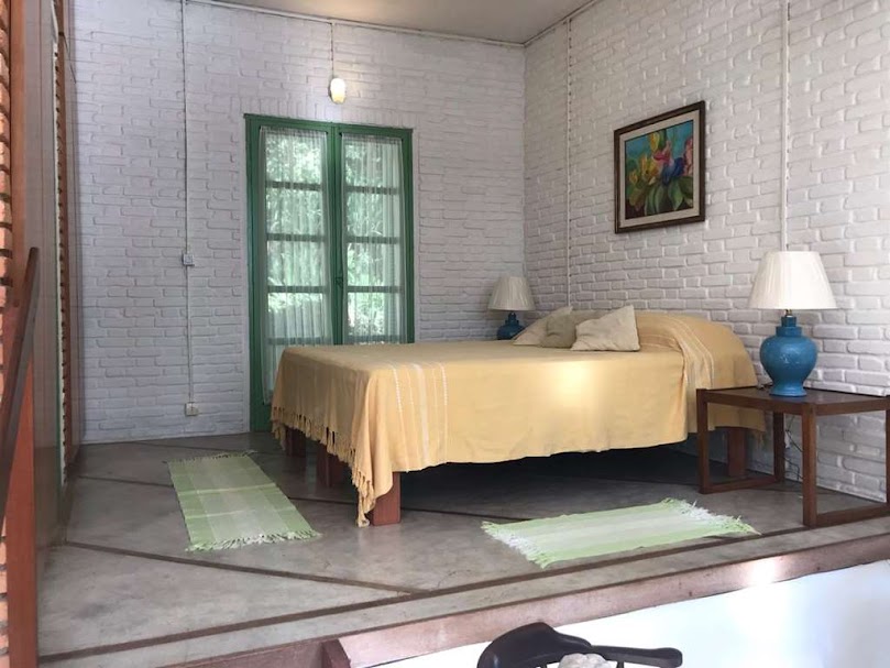 OPORTUNIDADE! Arquitetura autoral com forte pegada ecológica! ÚNICA e ESPECIAL!