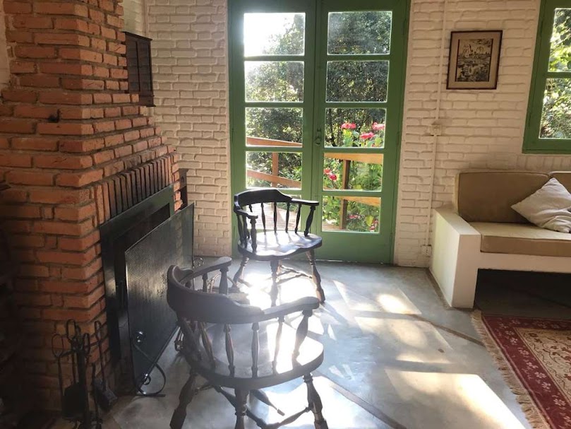 OPORTUNIDADE! Arquitetura autoral com forte pegada ecológica! ÚNICA e ESPECIAL!