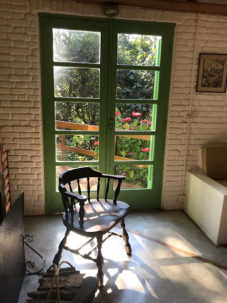 OPORTUNIDADE! Arquitetura autoral com forte pegada ecológica! ÚNICA e ESPECIAL!