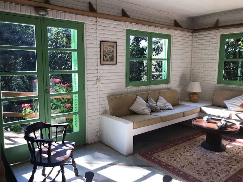 OPORTUNIDADE! Arquitetura autoral com forte pegada ecológica! ÚNICA e ESPECIAL!