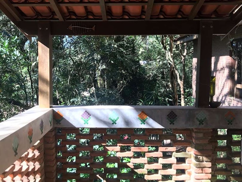 OPORTUNIDADE! Arquitetura autoral com forte pegada ecológica! ÚNICA e ESPECIAL!