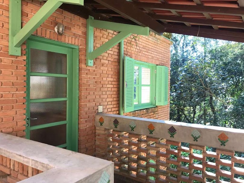 OPORTUNIDADE! Arquitetura autoral com forte pegada ecológica! ÚNICA e ESPECIAL!