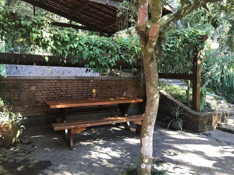 OPORTUNIDADE! Arquitetura autoral com forte pegada ecológica! ÚNICA e ESPECIAL!