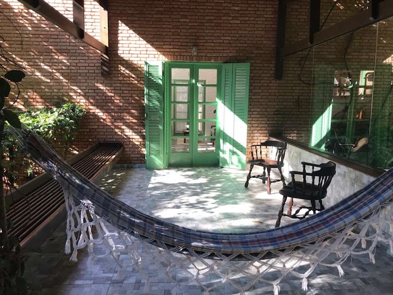OPORTUNIDADE! Arquitetura autoral com forte pegada ecológica! ÚNICA e ESPECIAL!