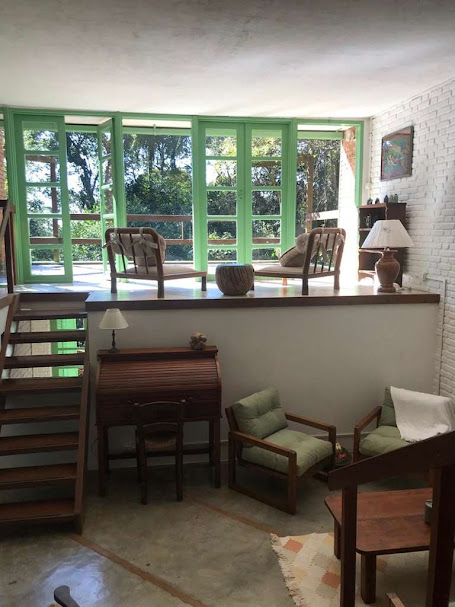 OPORTUNIDADE! Arquitetura autoral com forte pegada ecológica! ÚNICA e ESPECIAL!