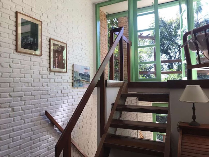 OPORTUNIDADE! Arquitetura autoral com forte pegada ecológica! ÚNICA e ESPECIAL!