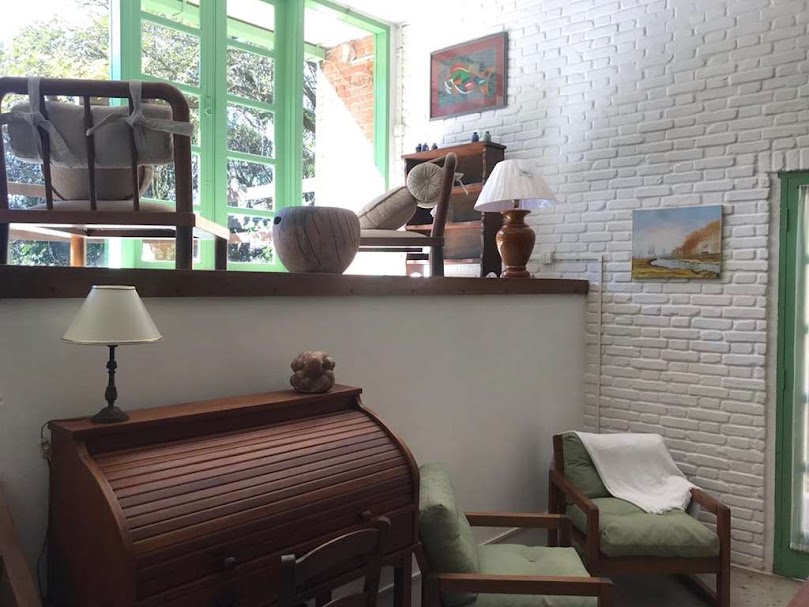 OPORTUNIDADE! Arquitetura autoral com forte pegada ecológica! ÚNICA e ESPECIAL!