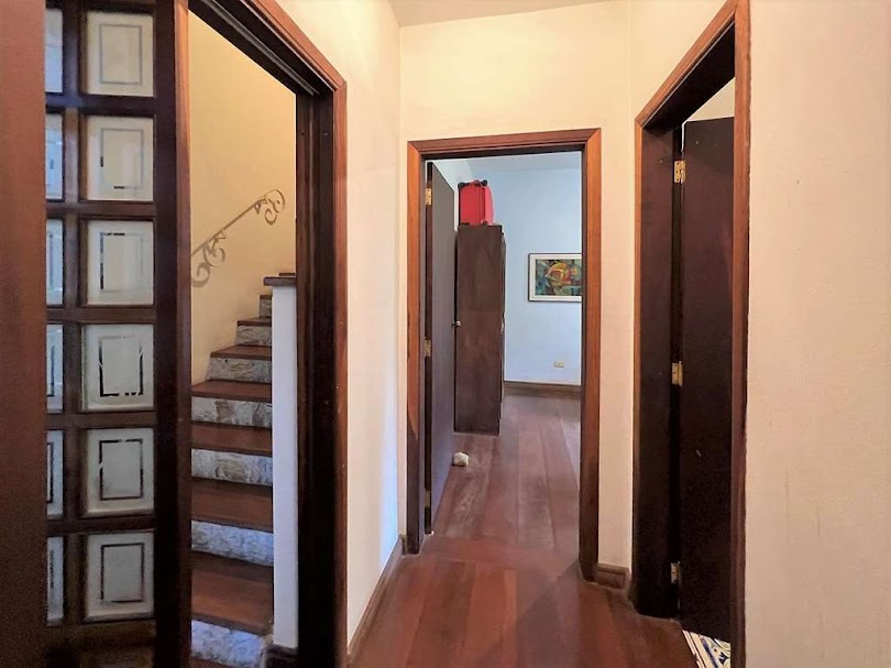  3 dorms / 1 suítes + apto hóspedes. Gourmet, piscina e quadra tênis!...