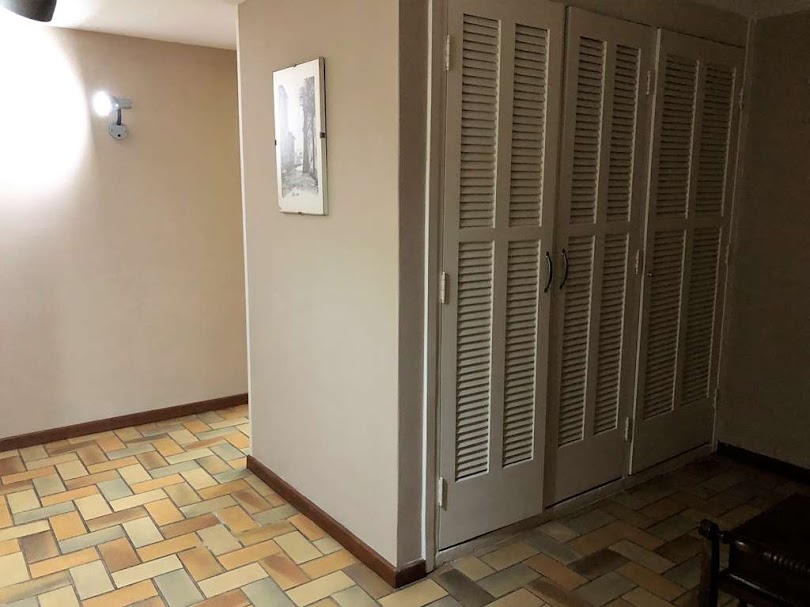 Ótima localização, 2.500m², térrea. Lazer c/ piscina e gourmet + casa de hóspedes!...