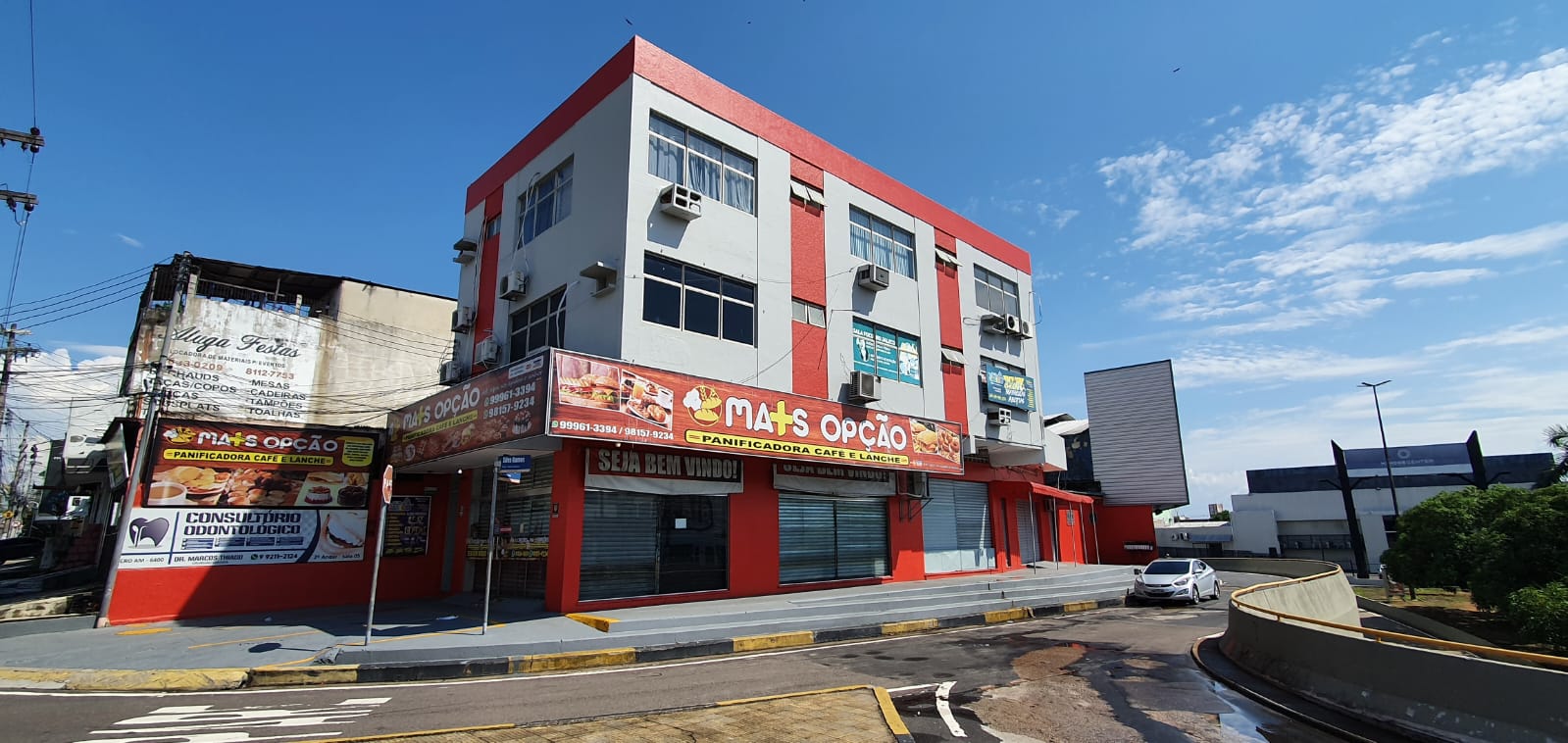 Prédio Comercial de esquina Av. Boulevard - dois terrenos - 3 andares