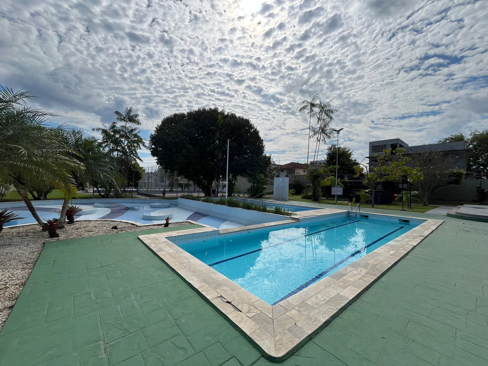 Casa Duplex com Piscina - Residencial Laranjeiras