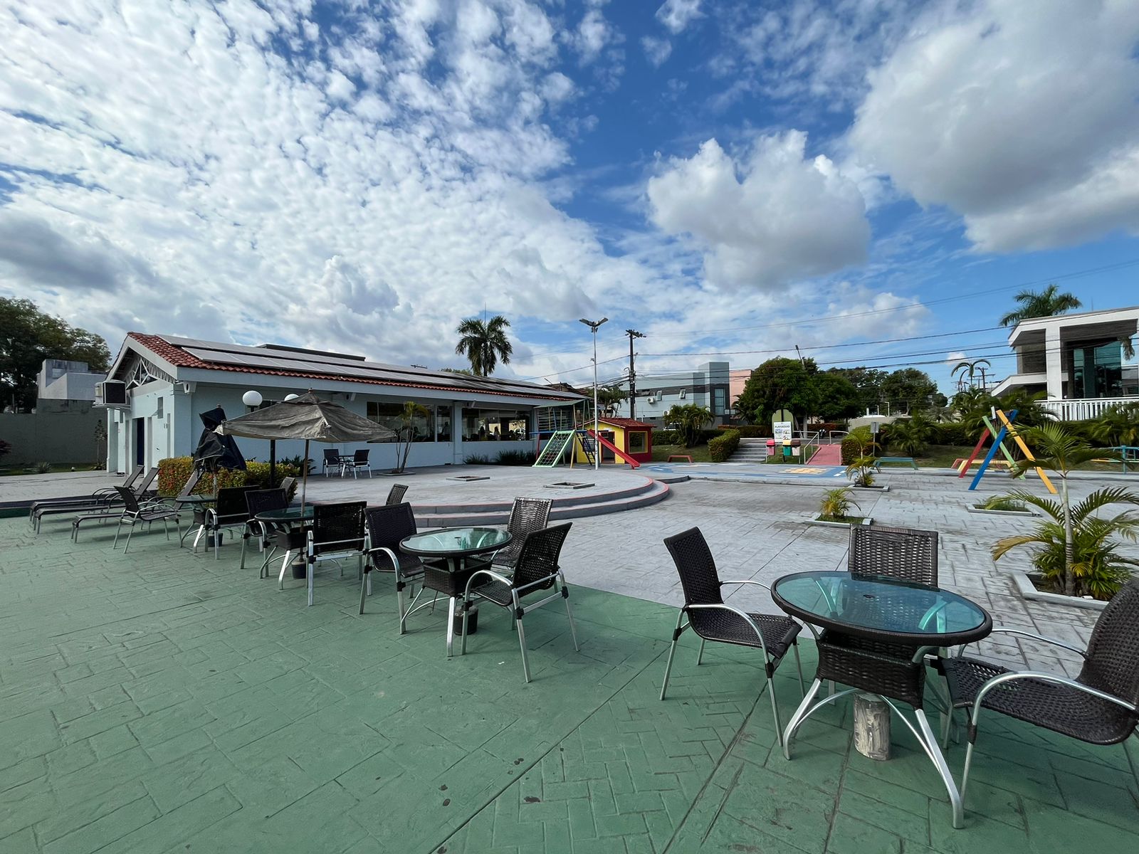 Casa Duplex com Piscina - Residencial Laranjeiras