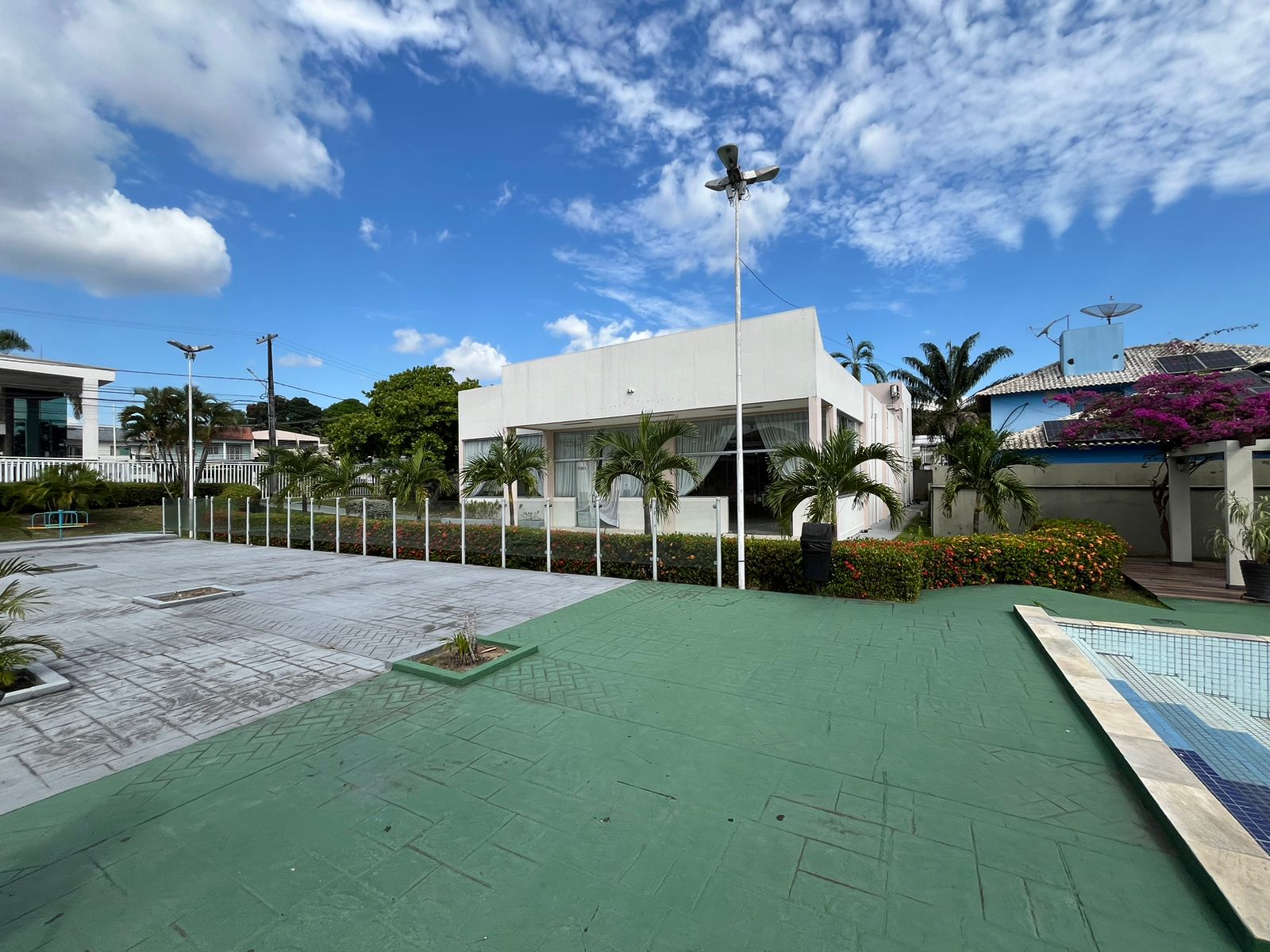 Casa Duplex com Piscina - Residencial Laranjeiras