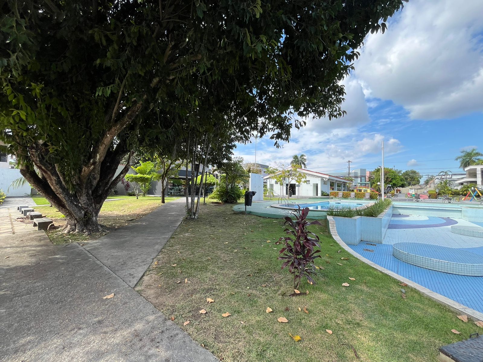 Casa Duplex com Piscina - Residencial Laranjeiras