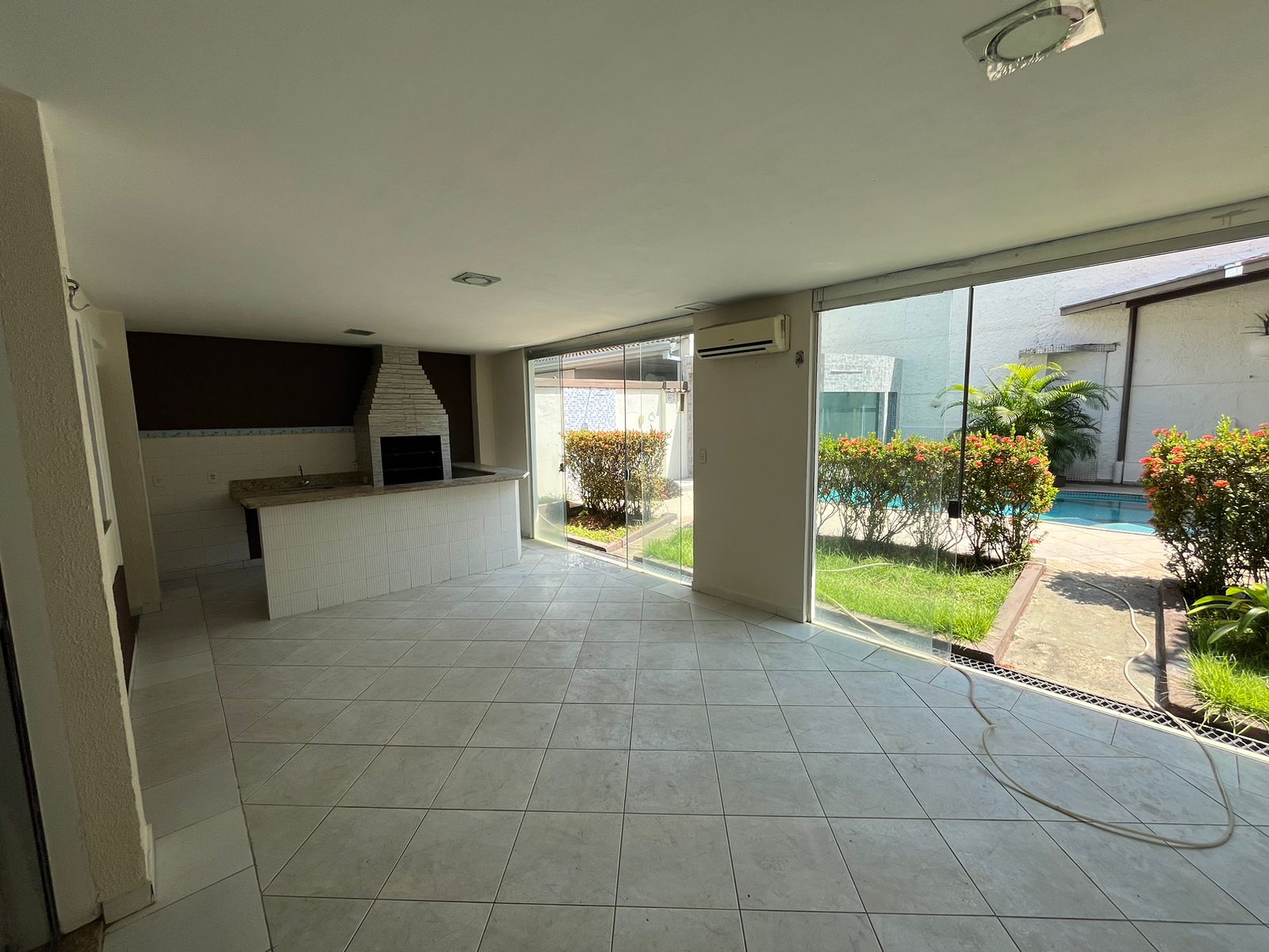 Casa Duplex com Piscina - Residencial Laranjeiras