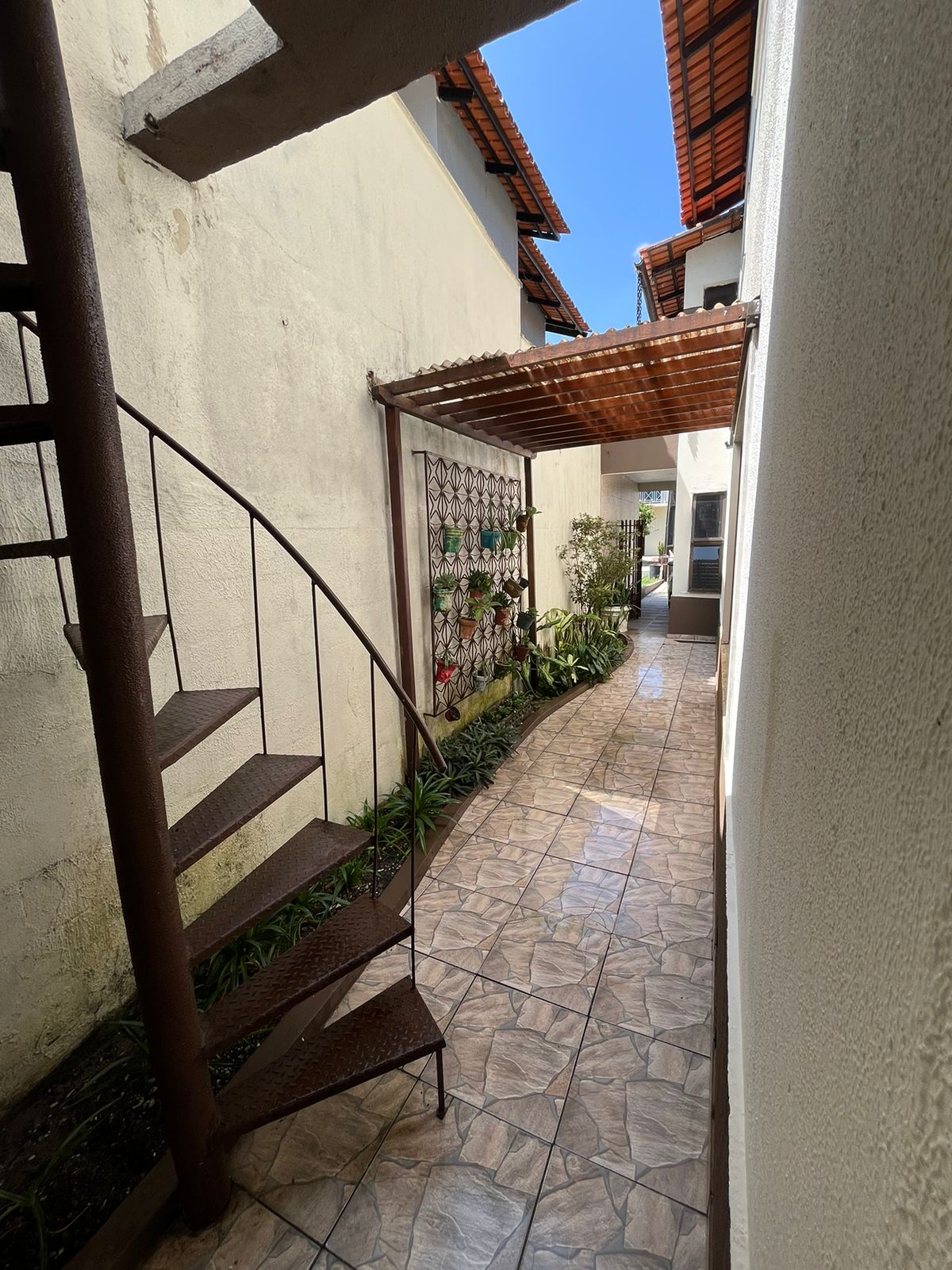 Casa Duplex com Piscina - Residencial Laranjeiras